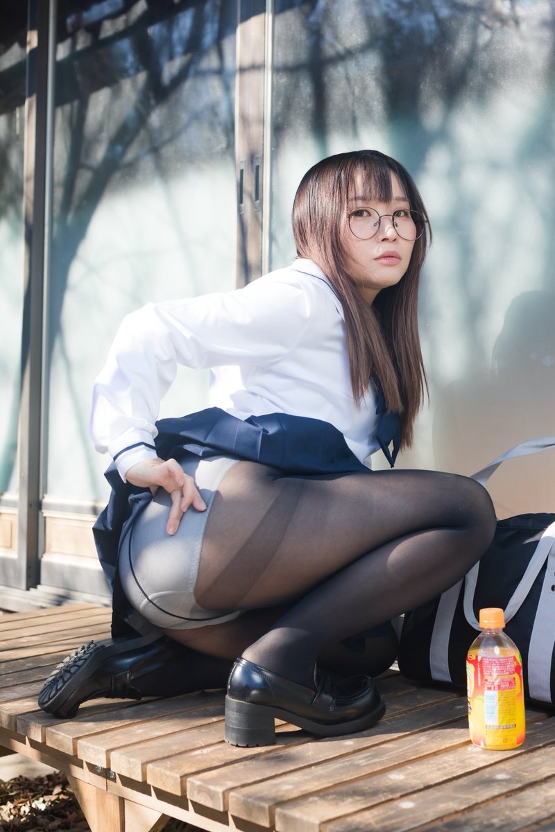 UkicosCosplay's tweet photo. ╭━━━━━━━━━╮ 　

　黒ストx眼鏡 女子
　
　一緒に帰る？

╰━━━━━━━━━╯ 
#コスホリ43 #コスホリ https://t.co/tlaYkAksrL