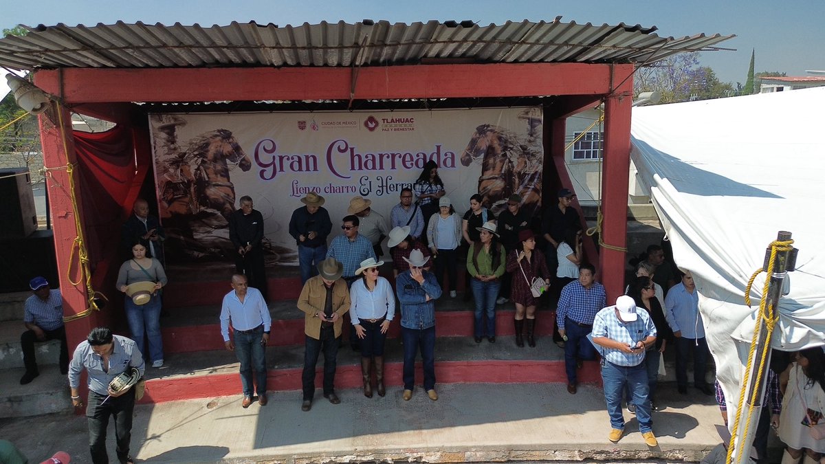 bereheca's tweet photo. Me dio mucho gusto acompañar a la Unión de Charros de #Tláhuac.
Nuestras tradiciones no son solo eventos, son identidad, orgullo y comunidad.
Aquí sabemos de dónde venimos y eso nos hace más fuertes. https://t.co/7gmpOJbIG0