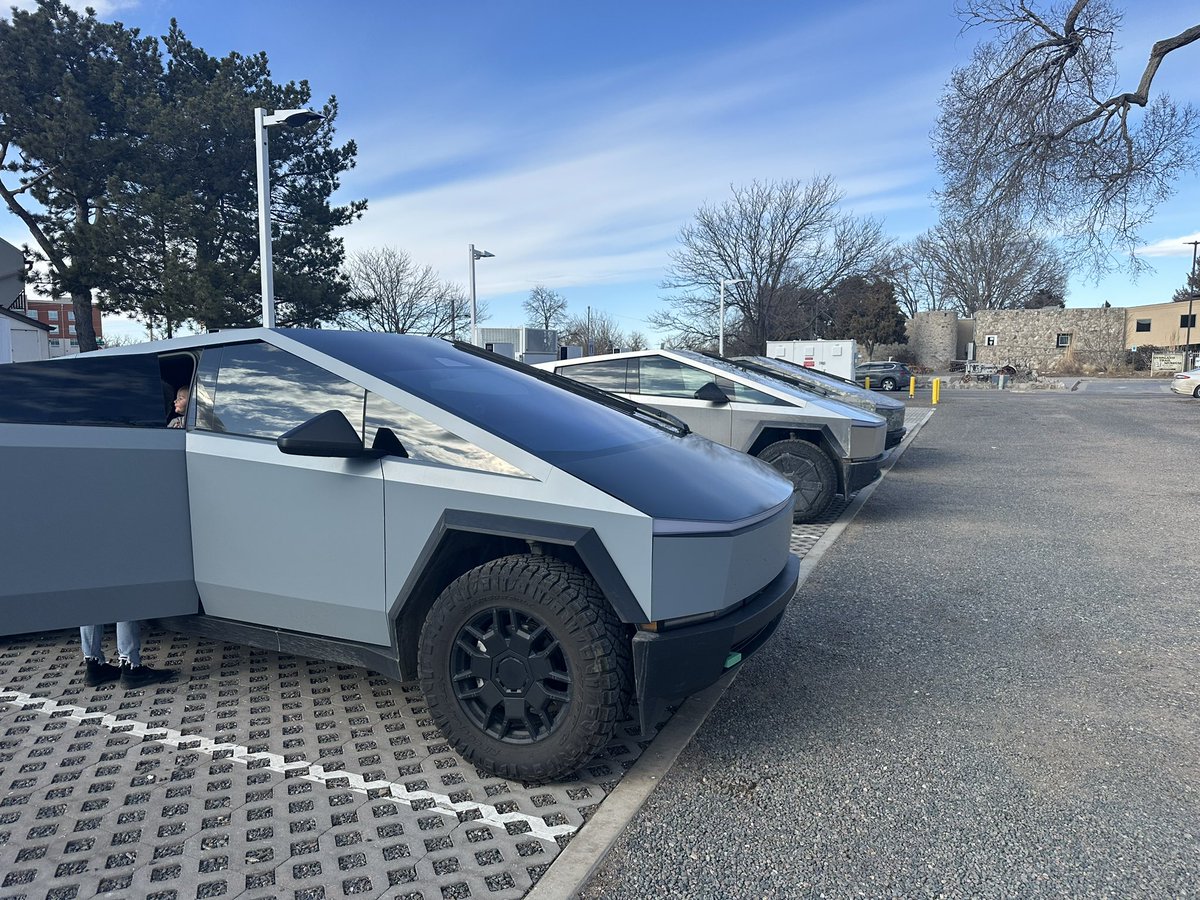 Rockternal tweet media