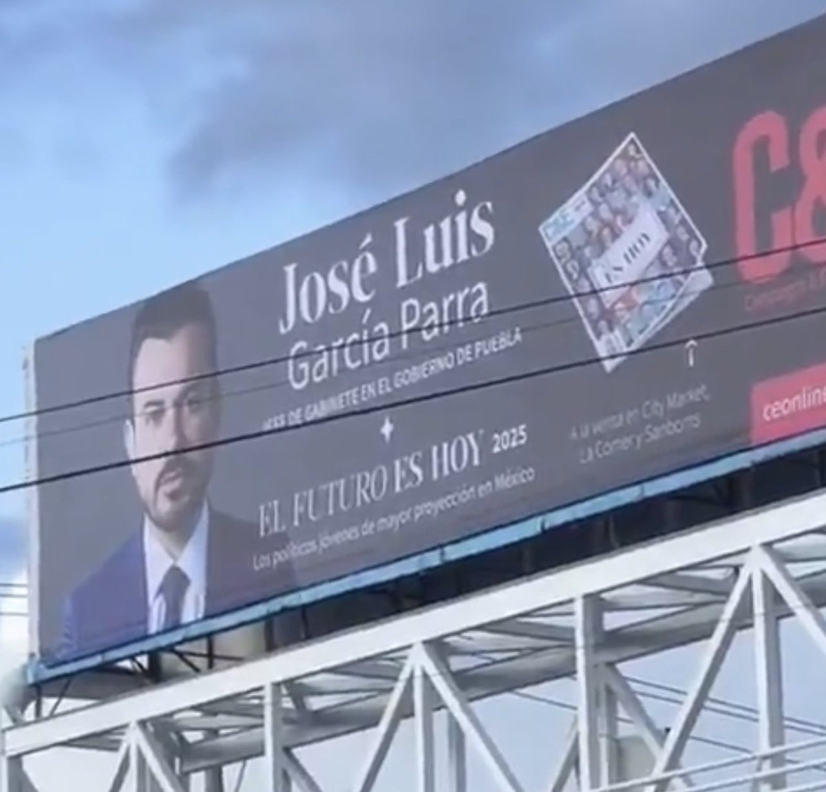 Uno se pregunta qué clase de politiquito cree a la gente tan estúpida para tapizar las calles con su jeta en esa burda propaganda.

Y luego los ve intentar hacer control de daños promocionando luces de abril mientras Puebla llora su febrero sangriento.

Mil veces malditos.