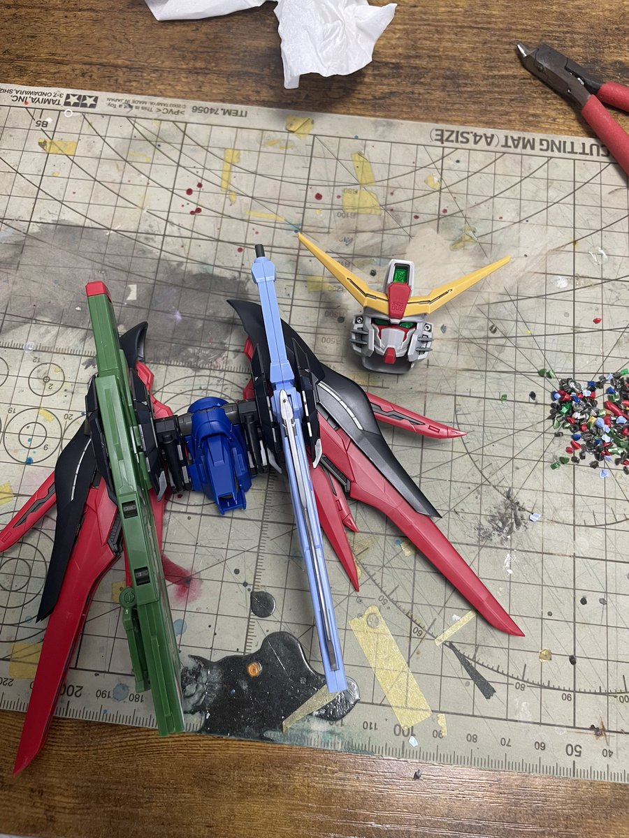 es82286's tweet photo. とりあえず 武装と頭の仮組み完成
あえて順番バラバラに組み立ててるけど
新鮮だわw https://t.co/r4dhpeVwe4