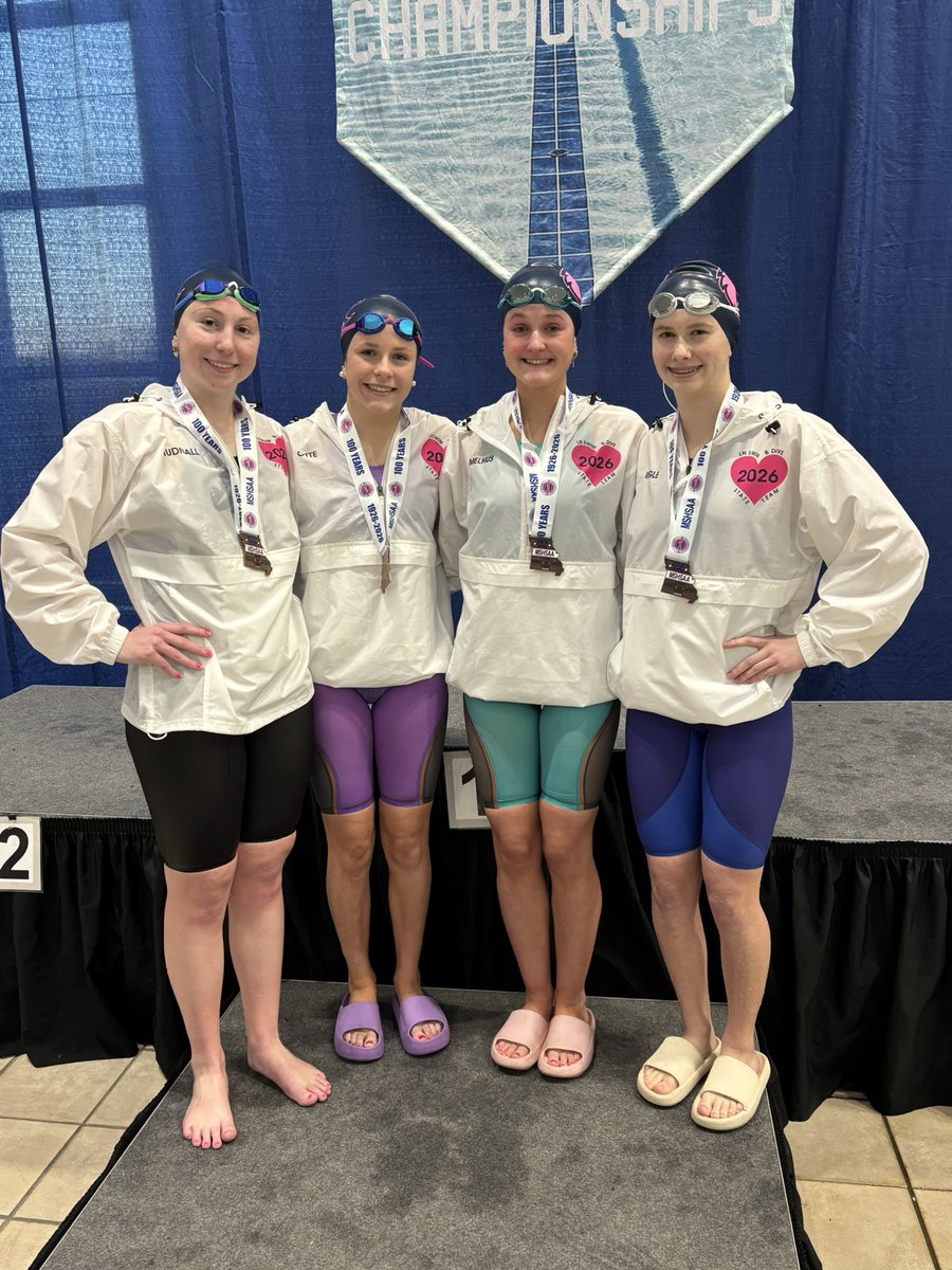LNEagleSwimDive's tweet photo. North’s 400 Free Relay of Lauren Otte, Chloe Ingle, Avree Melhus and Adrianna Hudnall finish the meet by medaling and placing 8th https://t.co/L0q40BQmBX