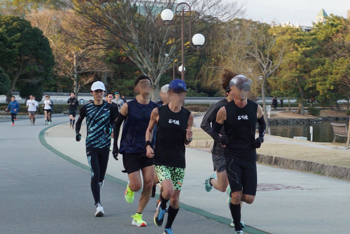 omasa_0806's tweet photo. 練習会20kペース走🦩

とっとこ走っ太郎🐹⁼³₌₃
㌔3′45でスタートするも10kでF.Oし
㌔4′00でリスタートしなんとか20k🦧
これがフル+PB+エガの代償か🥴
得るもの大きいし悪くない🦍

ハピレグ様から頂いたサポーターで
フットケア🐒
#お助軽

そいぎんた👋🏻👴🏻
#挑戦は続く
#サブ45を捉える君 https://t.co/eTX7ilWjEB