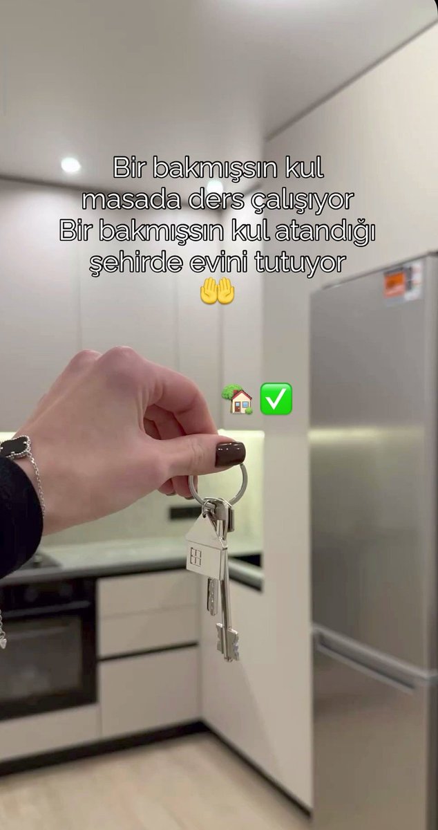 1hemsirenizzz's tweet photo. Şu an o masada ders çalışan kul benim, 2026'da atandığı şehirde o evi tutan kul da ben olacağım. Hedef kilitlendi. 🎯🔑 #kpss https://t.co/8BW8ZhKSIQ