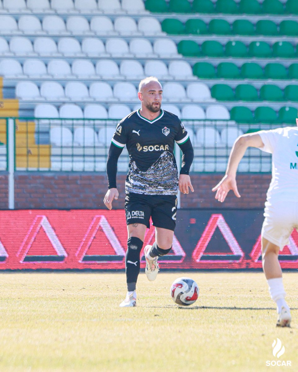 Iğdır FK'da kötü gidişat sebebiyle Alim Öztürk ve Güray Vural kadro dışı bırakıldı.
Doğan Erdoğan'ın da önümüzdeki günlerde kadro dışı bırakılması gündemde.