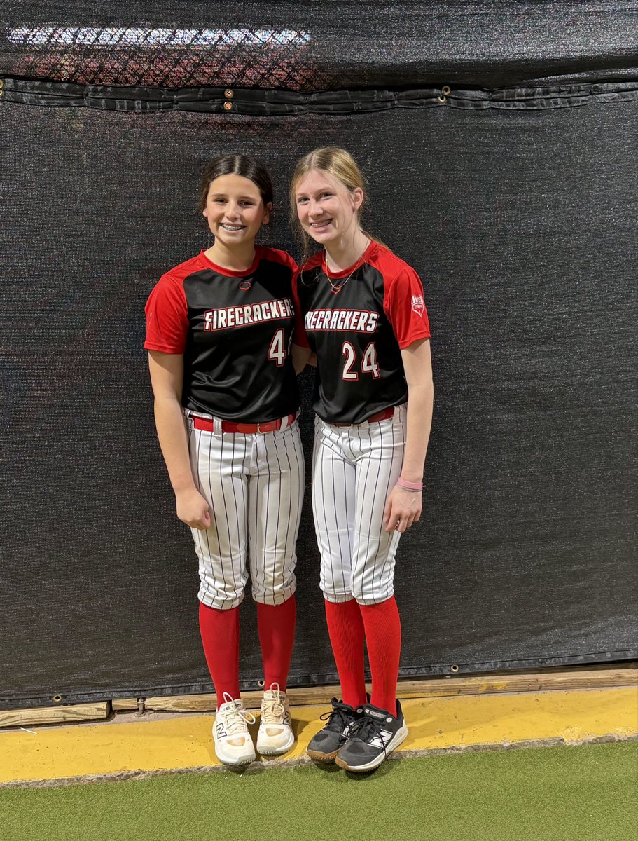eleanor_m2030's tweet image. Went to a live pitch and hit with my teammate @AmeliaEszlinger last night. I got a lot of at bats to help me with switching to the left side/slapper as a righty. #Firecrackers #fcstrong #slapper #classof2030