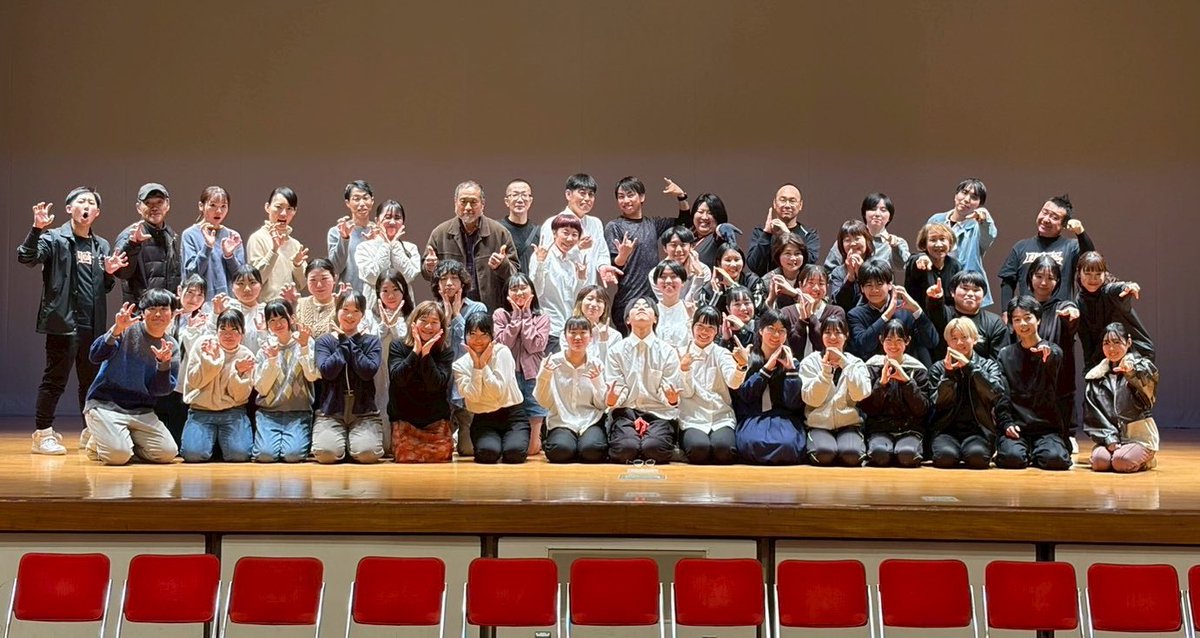 kaenkyo07's tweet photo. 鹿児島演劇協議会主催　「５WORKs」が無事終了いたしました。ご来場頂いき、誠にありがとうございました。

参加者の皆さん、講師の先生方、スタッフ、受付の皆さん。たくさんの人の力が集まってイベントが出来上がりました。

今後も鹿児島演劇協議会の活動にご注目ください！ https://t.co/XTcjJeX5Gz