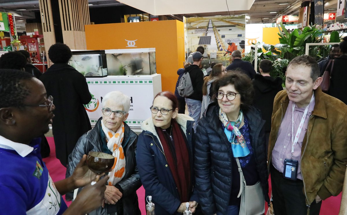 OIA_intercoton's tweet photo. #intercoton #SIA Dans le cadre de la 62e édition du Salon International de Paris (SIA):
𝑅𝑒𝑣𝑖𝑣𝑒𝑧 𝑞𝑢𝑒𝑙𝑞𝑢𝑒𝑠 𝑚𝑜𝑚𝑒𝑛𝑡𝑠 𝑑𝑢 𝑠𝑡𝑎𝑛𝑑 𝑑𝑒 𝐼𝑁𝑇𝐸𝑅𝐶𝑂𝑇𝑂𝑁 𝑒𝑛 𝑖𝑚𝑎𝑔𝑒𝑠 (𝑗𝑜𝑢𝑟𝑛𝑒́𝑒 1).
#CIV #intercoton #AfD #RESCO #COTON #projet_resco #SIA https://t.co/rzradDLdxH