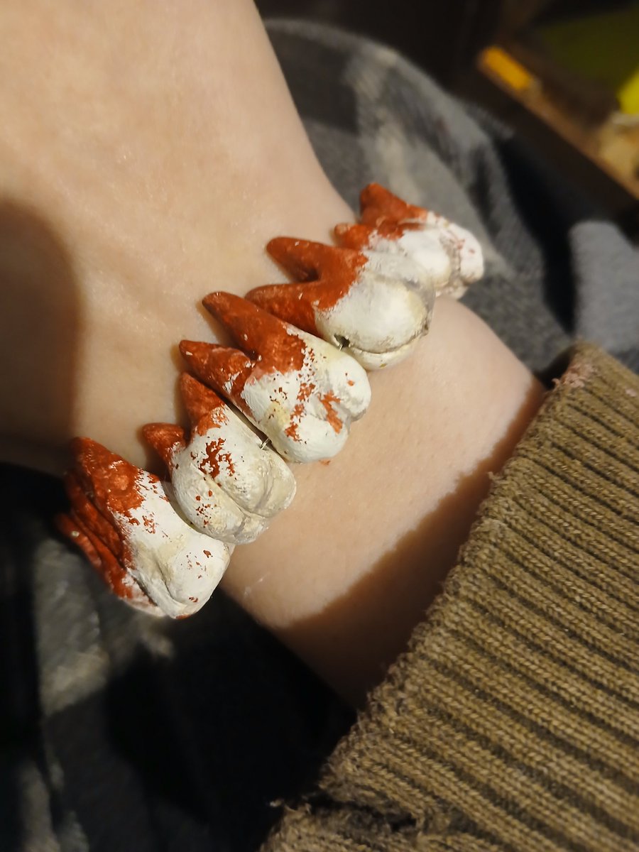 quick, everyone look at these cool teeth jewlery i made out of clay 🦷 !!!! :3