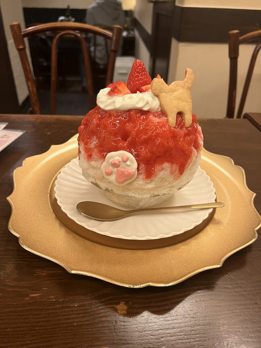 cotocottonコトコットン かき氷🍧 三連休限定 にゃんとも幸せないちご