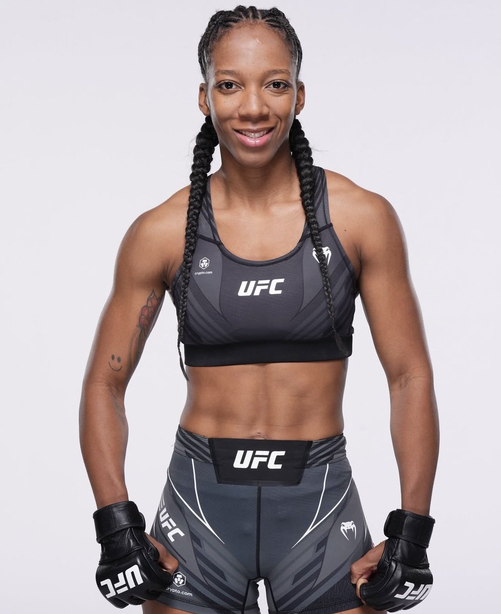 deportes_rpc's tweet photo. ¡Ya salta al escenario🤩🇵🇦!
La panameña Joselyne Edwards ya sale al octágono del UFC Houston para su choque ante Nora Cornolle.
CON TODO PANTERA🔥
#UFCRPC #UFC 📸 @joselyneMma29 https://t.co/eNWMcrKyLw
