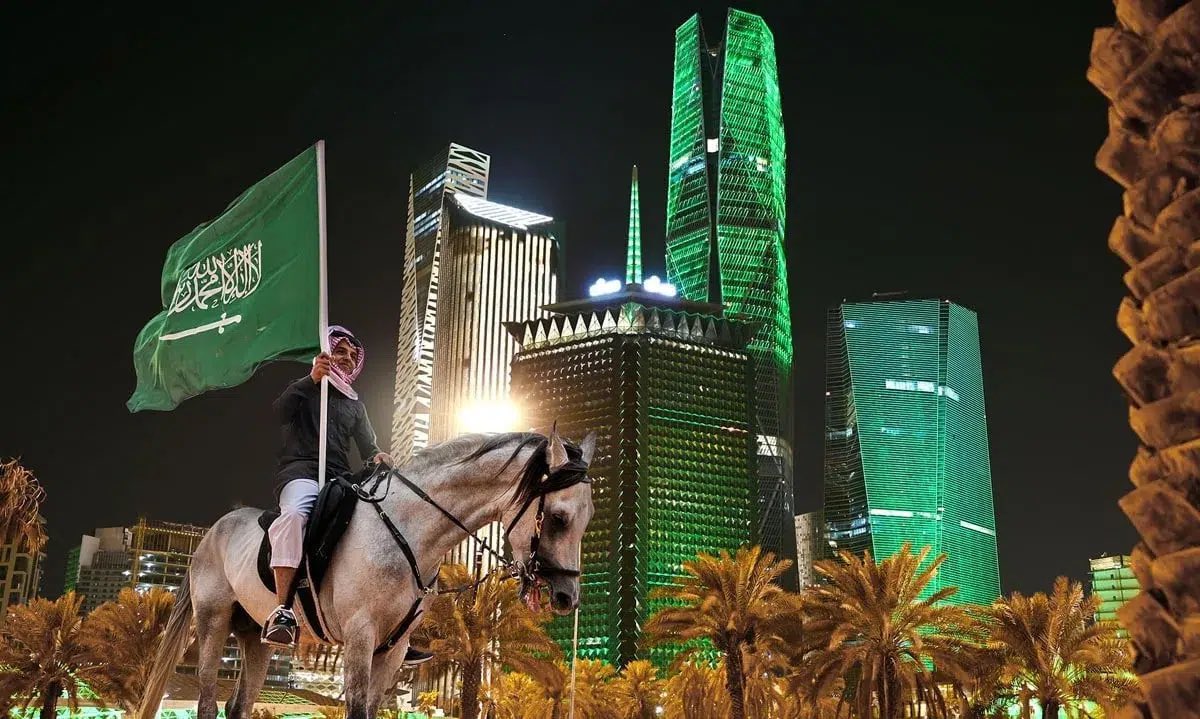 ثلاثة قرون من المجد والعز والفخر🫡
جعل ربي يحفظك يا اغلى بلد🇸🇦
#يوم_بدينا_1727 
#يوم_التاسيس