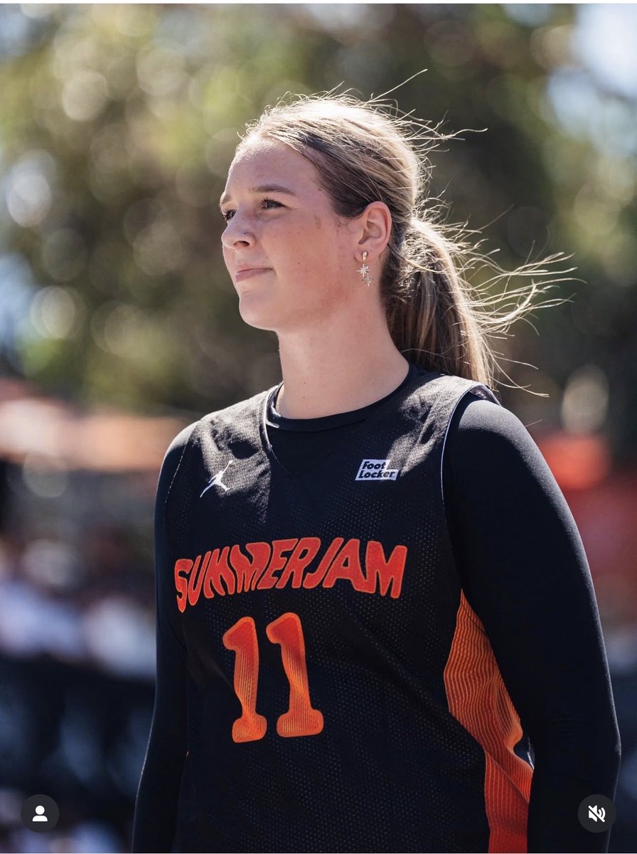 Lily Exton tweet media