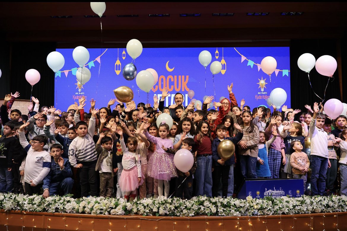 atasehirak1's tweet photo. İl Kadın Kolları Başkanlığımızın düzenlediği, Çocuk İftarında🌙
Ramazan ayının bereketini, paylaşmanın sevincini ve çocuklarımızın içten gülüşlerini hep birlikte gönlümüzde hissettik.
#BirOlmakRuhumuzdaVar https://t.co/94ibERa8rK