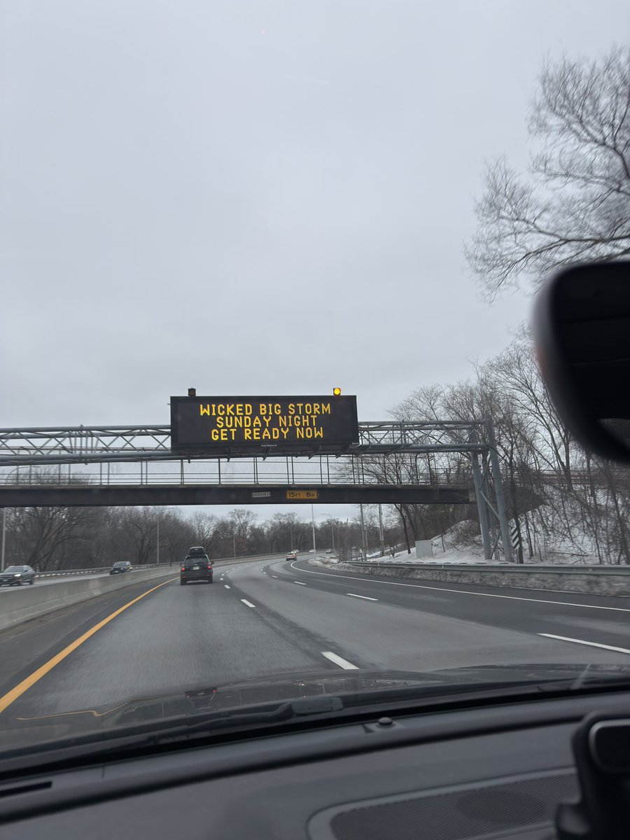 caylabc444's tweet photo. Highways in New England be like: https://t.co/eEe0FgiXrj