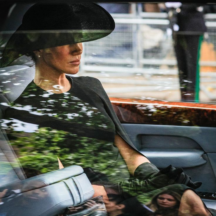 LyleSckeepers's tweet image. She gags them all.