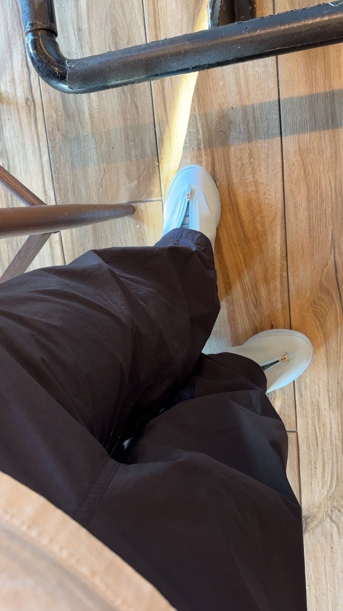 CameronM143's tweet photo. Shai 001s on my feet, now I glide when I move, Pressure make diamonds, every step got a groove 💎 https://t.co/0HGwhjcpgn