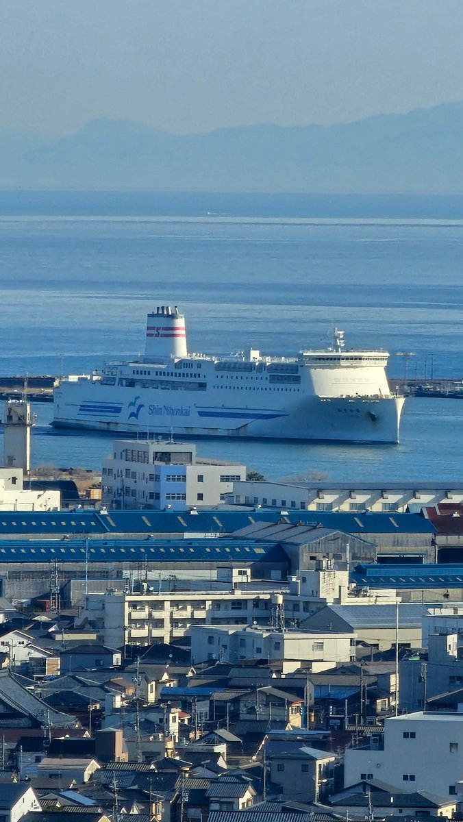 新日本海フェリーが新潟港に到着する様子です！