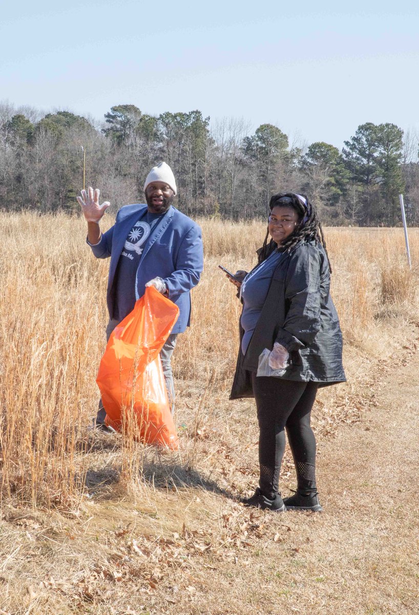 PittCC's tweet image. Tri-Alpha Honor Society is making our community shine ✨

Through the Adopt-a-Street project, students and faculty advisors proudly adopted Chapman Road and Whitley Drive.🌎💙
 #pittcc #AdoptAStreet #TriAlpha
