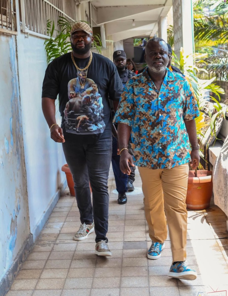 RoslinMuke12325's tweet photo. Oyo eza Bakole 🔥 #martinbakole  💯🖖📌 https://t.co/IiAUuYazLy