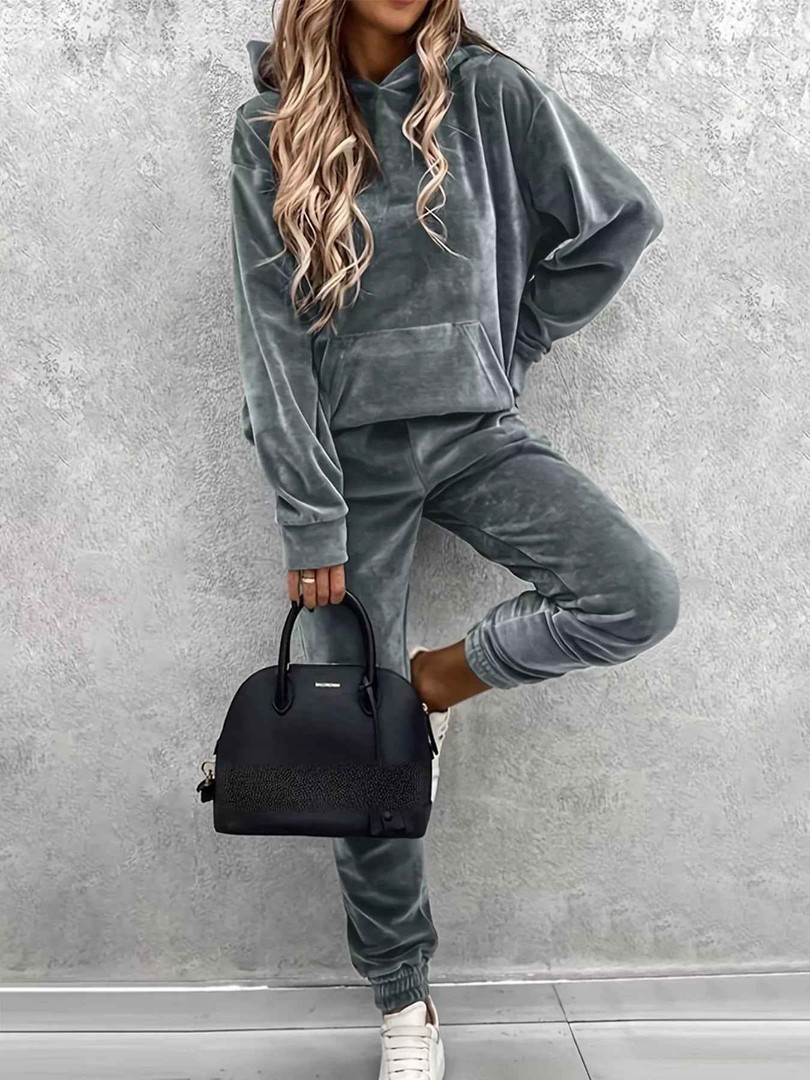 FashionsEnvy1's tweet photo. Your cozy era is calling! 🦘 This Hoodie and Pants Set with a kangaroo pocket is great for Netflix, travel, or style. No more comfort vs. style - this set covers you! #ComfortCore #LoungeStyle #Loungewear #Matching Set https://t.co/RofcnOP0L3
