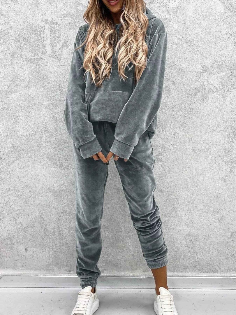 FashionsEnvy1's tweet photo. Your cozy era is calling! 🦘 This Hoodie and Pants Set with a kangaroo pocket is great for Netflix, travel, or style. No more comfort vs. style - this set covers you! #ComfortCore #LoungeStyle #Loungewear #Matching Set https://t.co/RofcnOP0L3