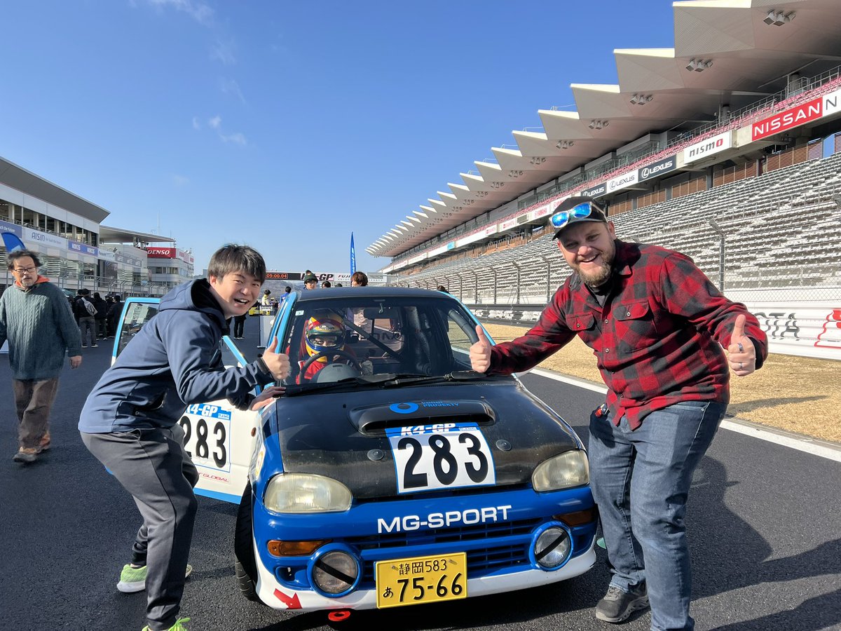そんなこんなでチェコ大使館の職員達とK4GPにヴィヴィオで参戦