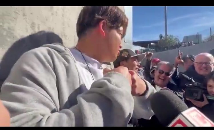 Kobushide2131's tweet image. KOBUSHIDE🤜🤛

The real MEME is the one spreading secretly across Japan.

4vGHdzcNrDf8XVE8H19Rqea86RULz7xi89ew1sSJpump

#21coin #KOBUSHIDE $punch