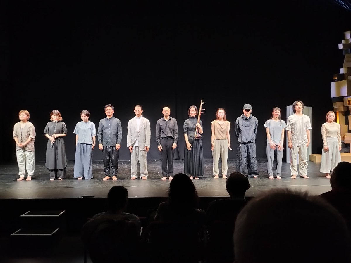 036036samuel's tweet photo. 昨日は平原慎太郎さんの「Northern Theater Project」の公演を観てきました。凸凹観光協会のあやみさんの応援も兼ねて。
開かれた、温かいコンテンポラリーダンス。北国の冬がテーマとのことだったけど、オレはむしろ春を強く感じた。今日の14時の回、まだ間に合います！
#lamplamplamp https://t.co/gFaWexDzWS