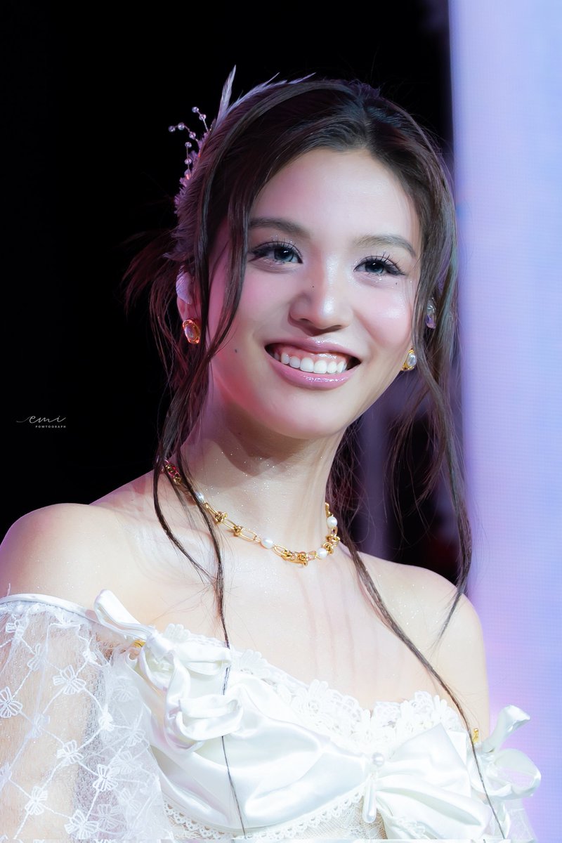 such a perfectly beautiful match 🧡💜🌷

EMIBONNIE 1ST TIME IN MANILA
#EmiBonnie1stFMinMANILA 
#EmiBonnie