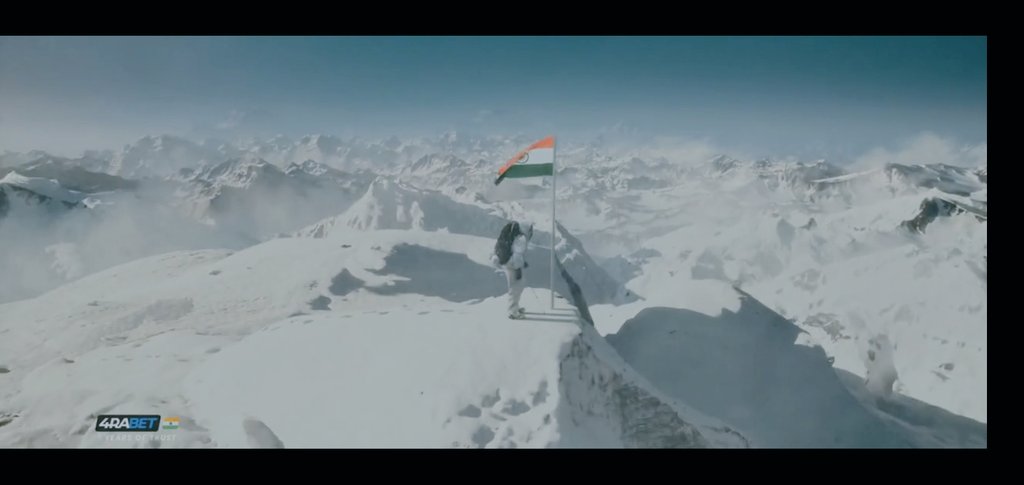 RO हि त् tweet media