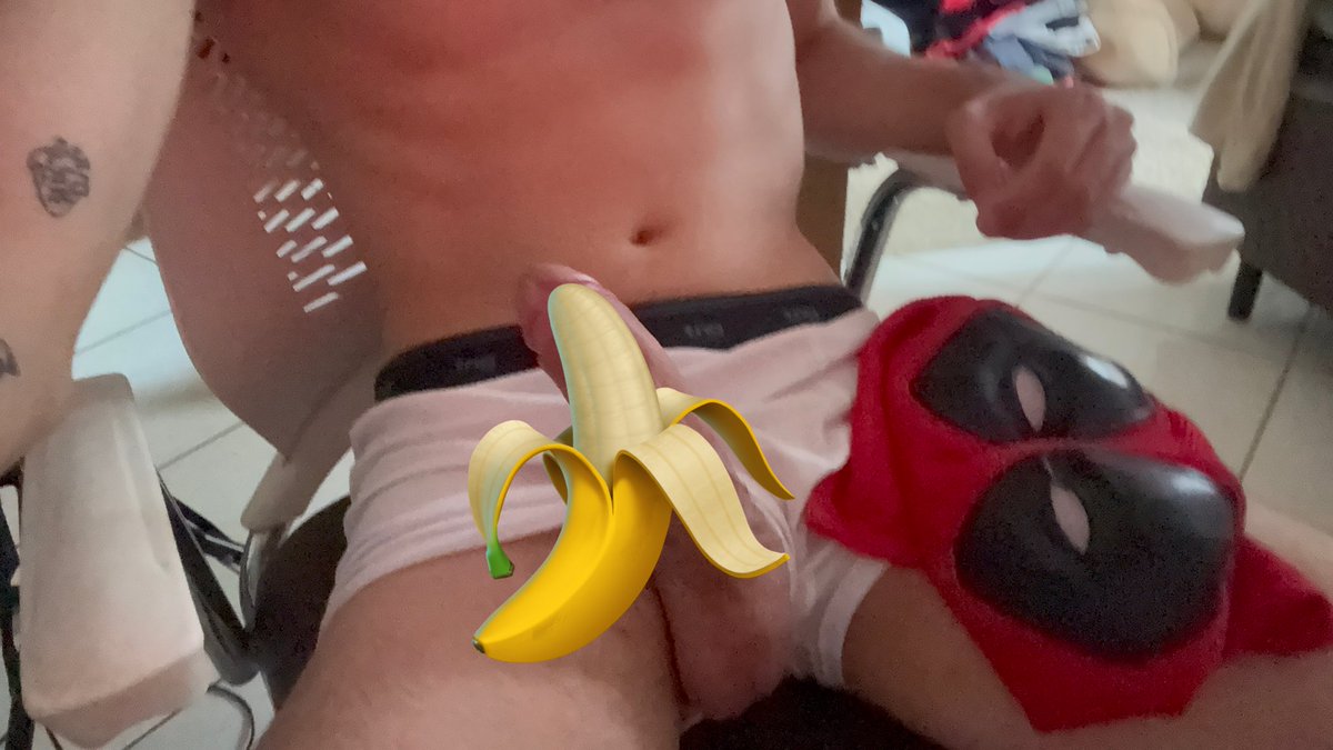DeadPuto19cm's tweet photo. Alguém gosta de banana?
#deadputo https://t.co/rB3IU3tUog