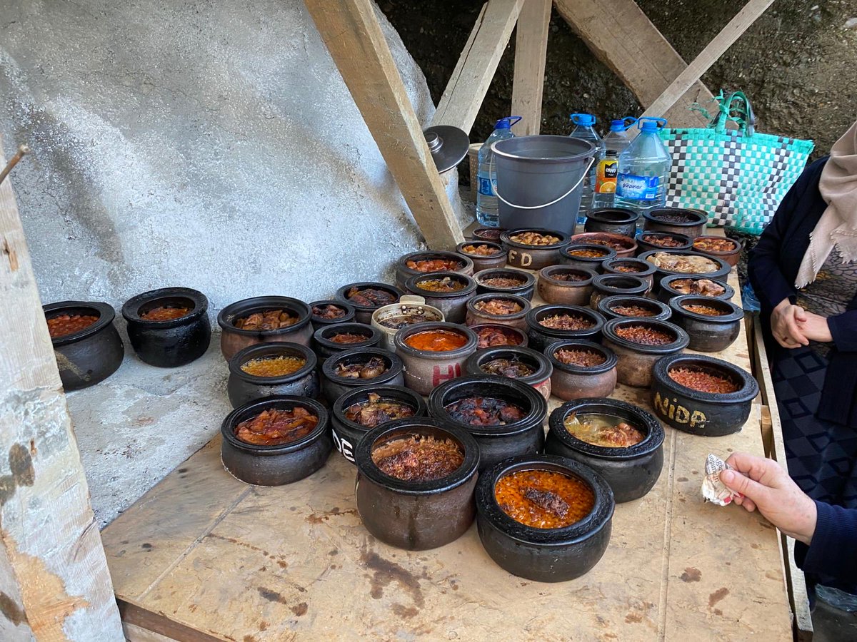 El ele gönül gönüle Ramazan’ın bereketini Cumhuriyet Mah. hemşehrilerimizle paylaşmaya devam ediyoruz. 🌙✨
Şennur ve Mehmet Bayık ailemizin misafiri olduk, aynı sofrada buluşmanın huzurunu yaşadık. Nazik ev sahiplikleri için kendilerine teşekkür ediyorum.#HayırlıRamazanlar