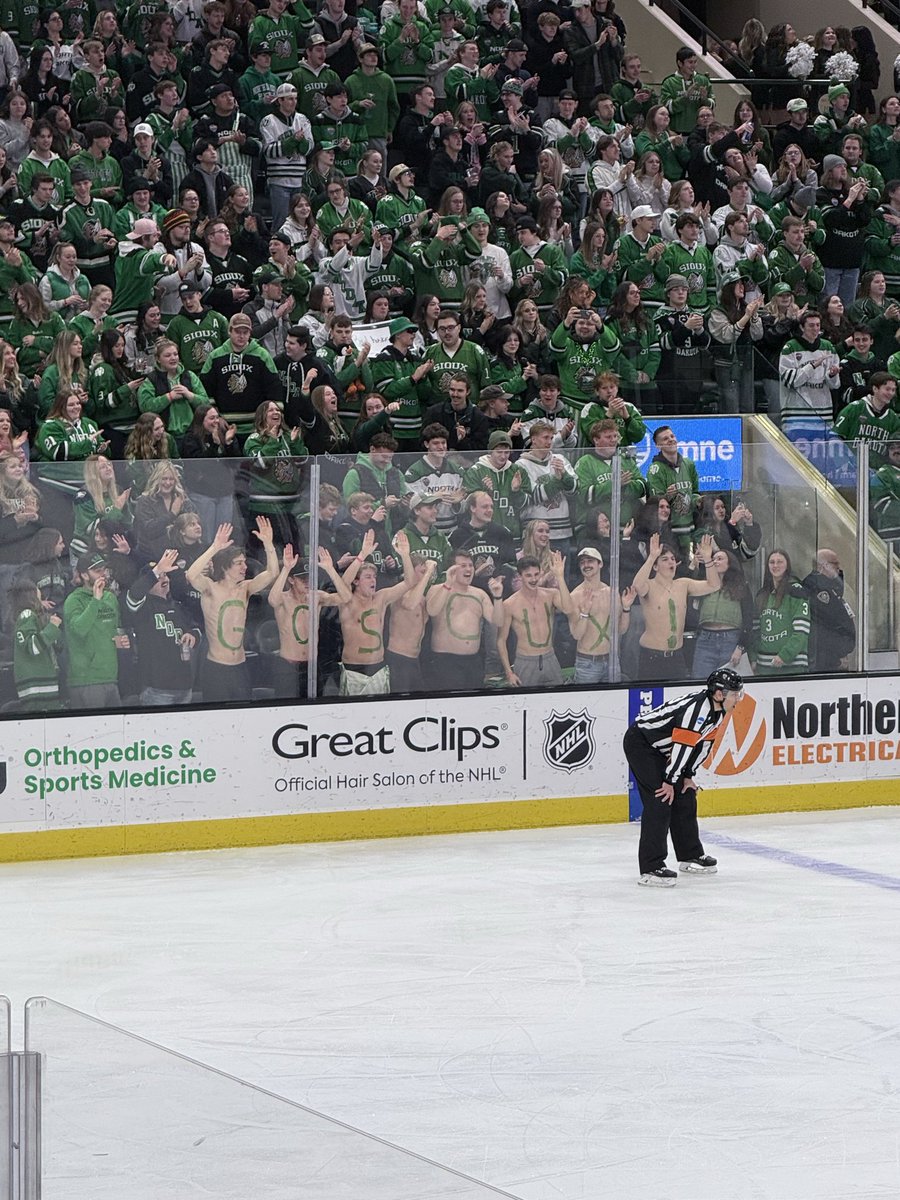 UofHockeyBlog's tweet photo. Wiebe! https://t.co/5mJH7m5e8O