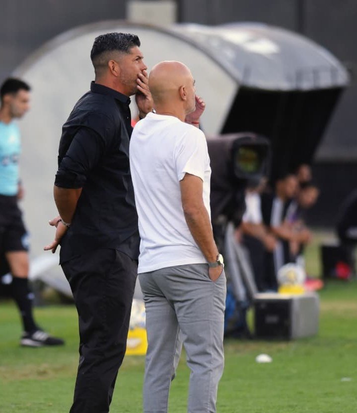 newells_info74's tweet photo. Fin de ciclo. Papelón. Desastrozo. Vergonzoso. Tuvieron tiempo. De un primer tiempo 0-0 a un categórico 0-3 que podría ser peor. Un plantel que le hacen un gol y SE CAE A PEDAZOS. Mentalidad perdedora. Los seis partidos ARRANCAMOS PERDIENDO. Los más goleados del campeonato. Otro año a luchar por permanecer en Primera