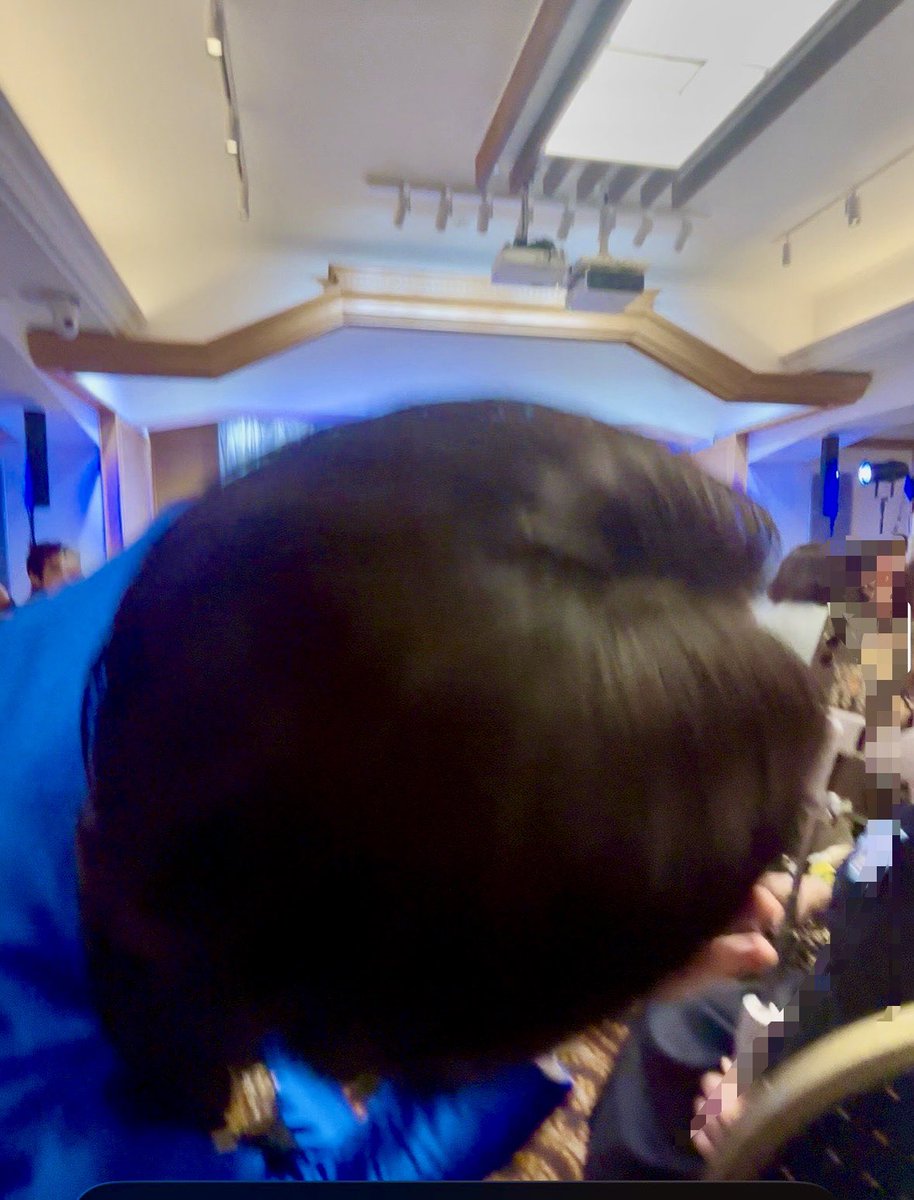 あおいさん
おはようございます☀️

またまた貴重な写真が撮れましたw！
この角度からの 翔司くんの頭頂部🤭
フッサフサ💙

<a href="/JMZ3ZWwITy41705/">あおい✧❛ ❛✧</a>