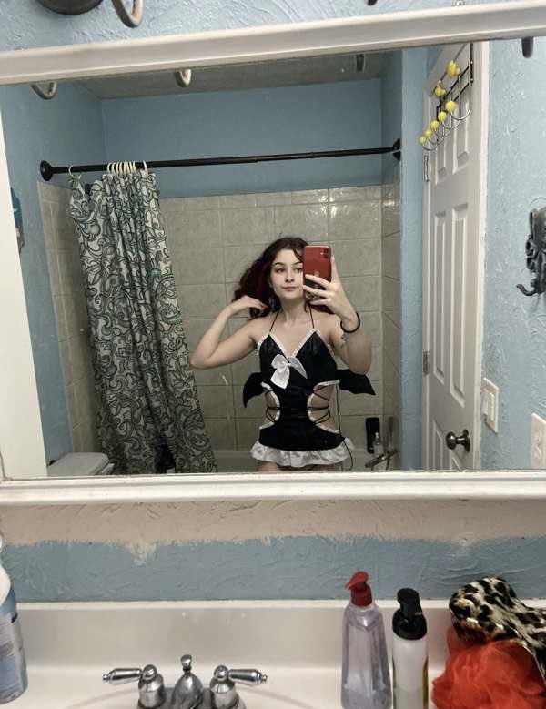 ann_banana01's tweet photo. u letting me wear this out? https://t.co/MVlkxwflnh