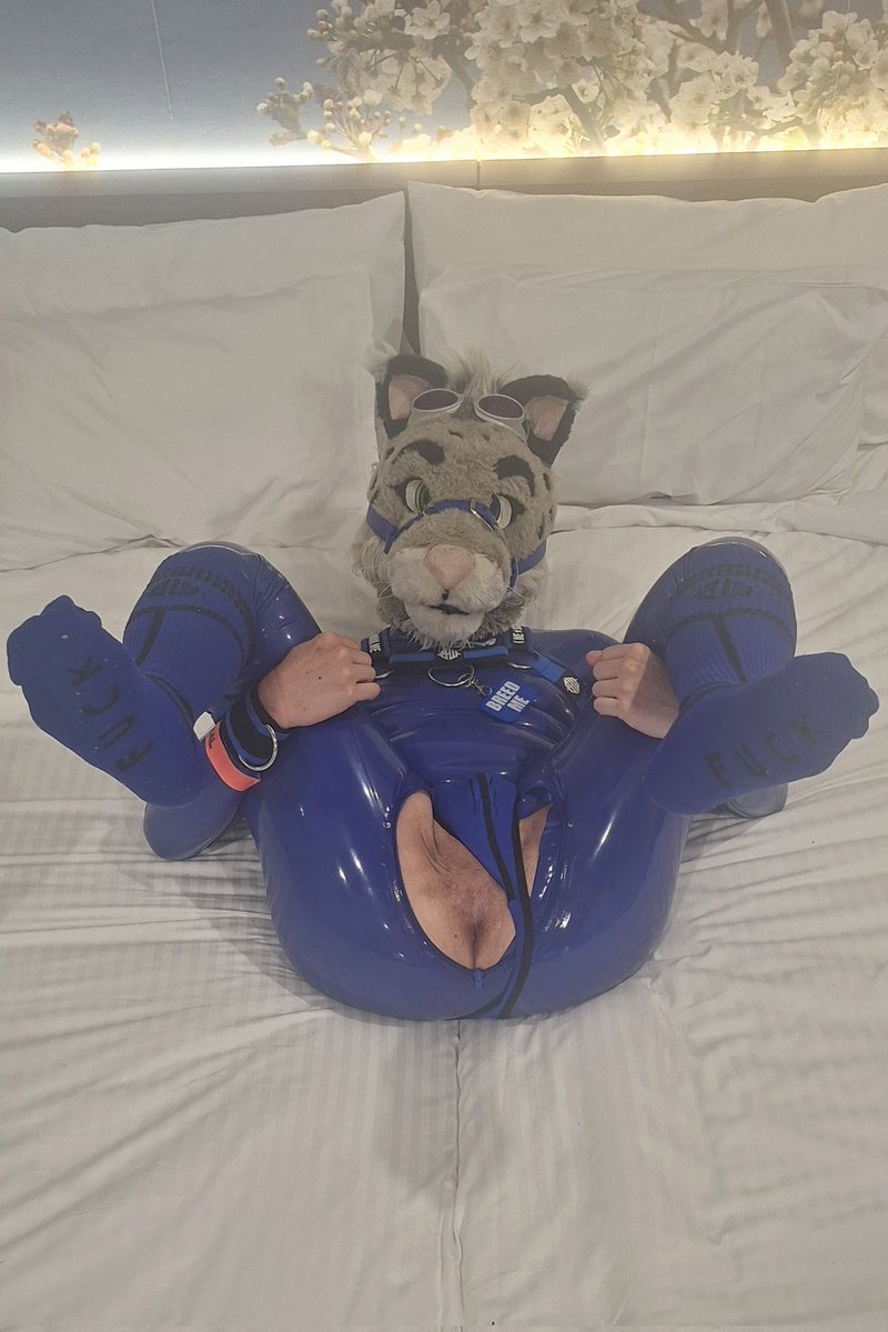 Rubber Snep Slut Boi Kamadan @ FurDU! tweet media