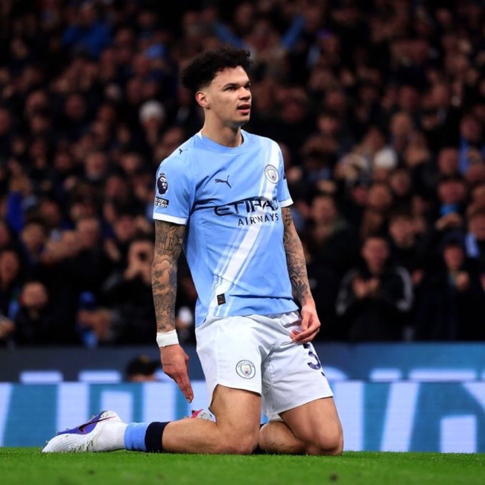 This guy is a demon no matter what position he gets put in he always performs and we nearly sold him for 40m to Chelsea 🤣🤣