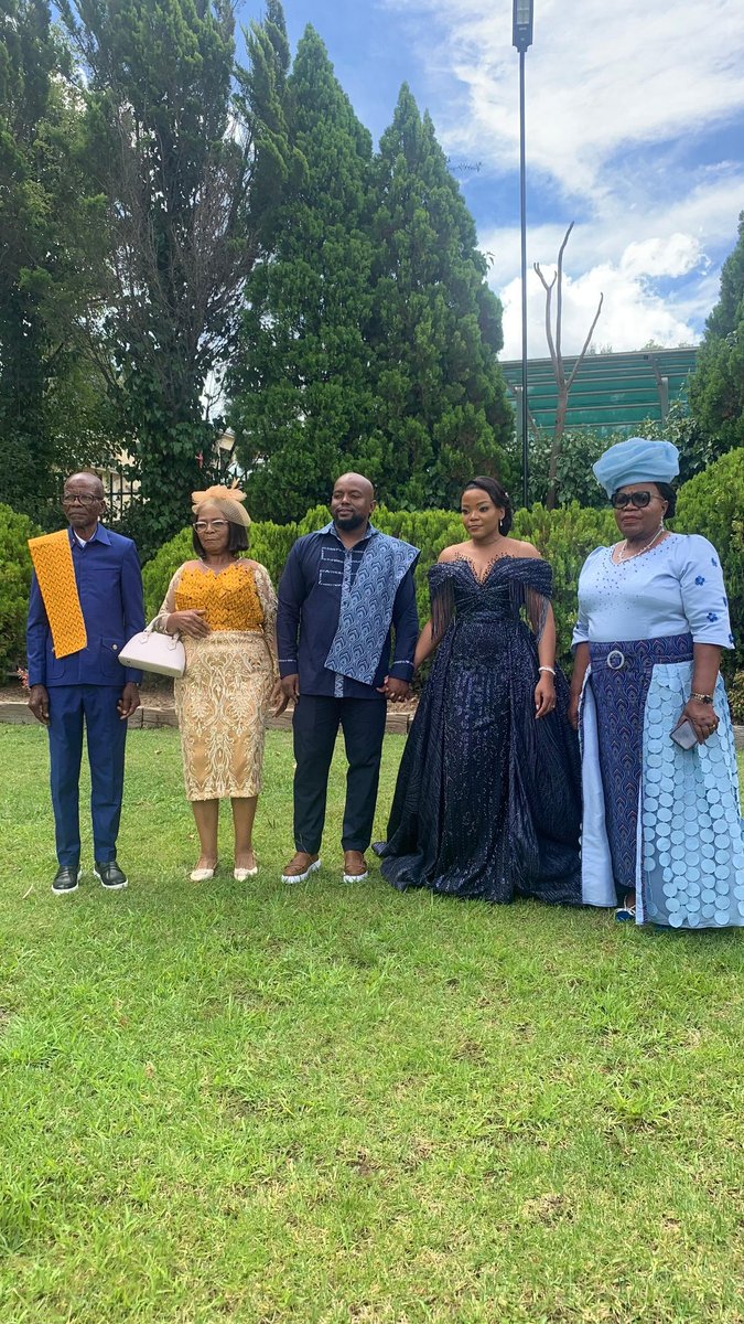 Re amohetse ngoetsi
Mamolise  molise
Ngoetsi ea thlakoame.