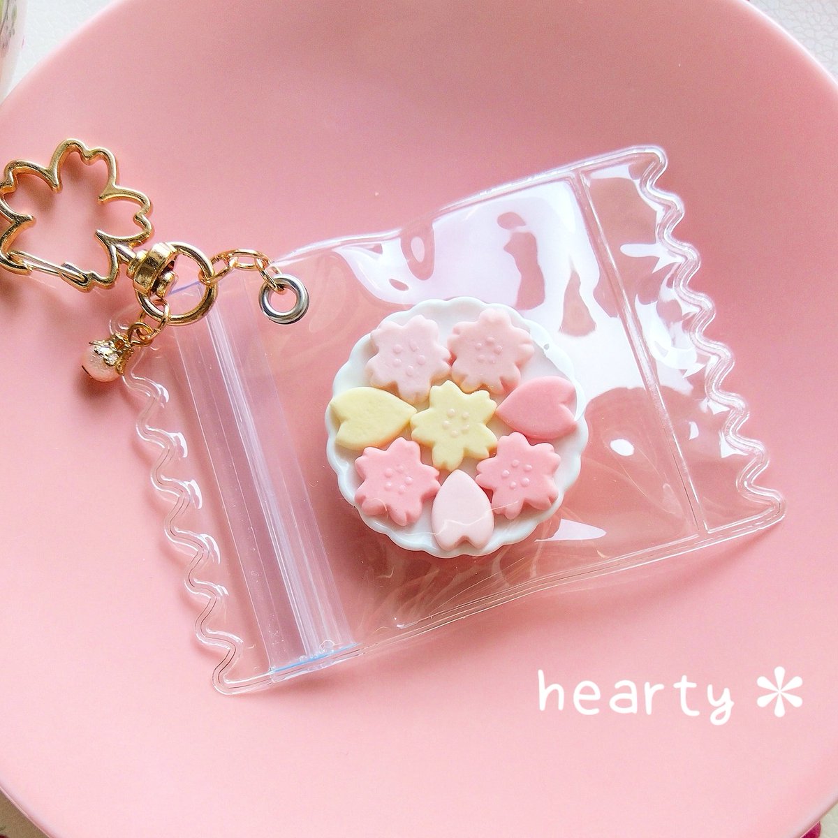 いつも♡やRPを誠にありがとうございます💖

桜マカロン🌸や桜の干菓子🌸の作品たち♡
minneでの出品を再開いたしました🩷

桜マカロンのピエは、フリル型にお作りしています💕

ご覧いただけましたら嬉しいです☺️💓
minne.com/@heartysweets