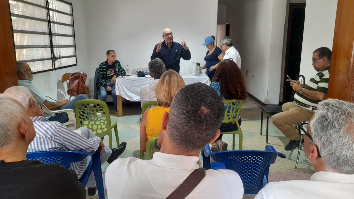 Hoy, acompañado de la Profe. Ofelia Rivera, con nuestra gente de las parroquias de Caracas: analizando colectivamente el presente y delineando el futuro. El Movimiento Por Venezuela (MPV) no se detiene. La lucha continúa, porque la tragedia no cesa y Venezuela merece más.