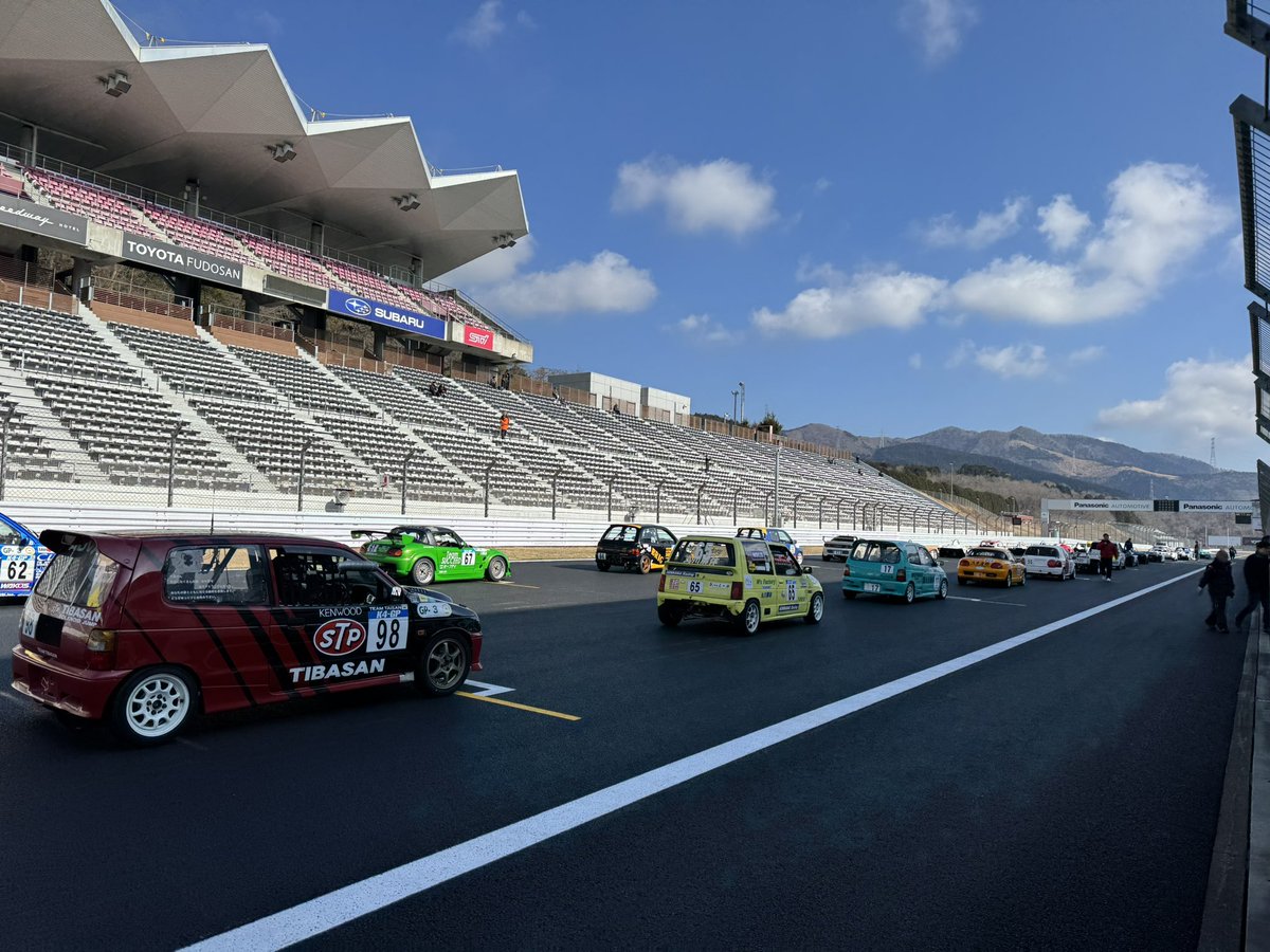 この台数、見るたび思うけど壮観だなー。#k4gp