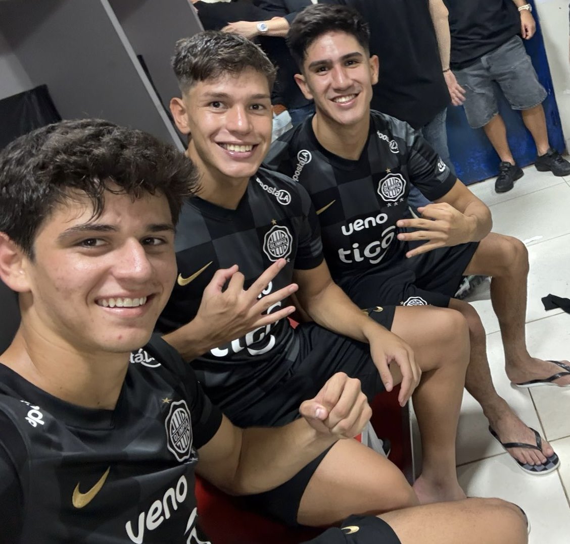 iv_vazquez's tweet photo. 🤍🖤🤍 @FormativasO https://t.co/jPENURXdHk