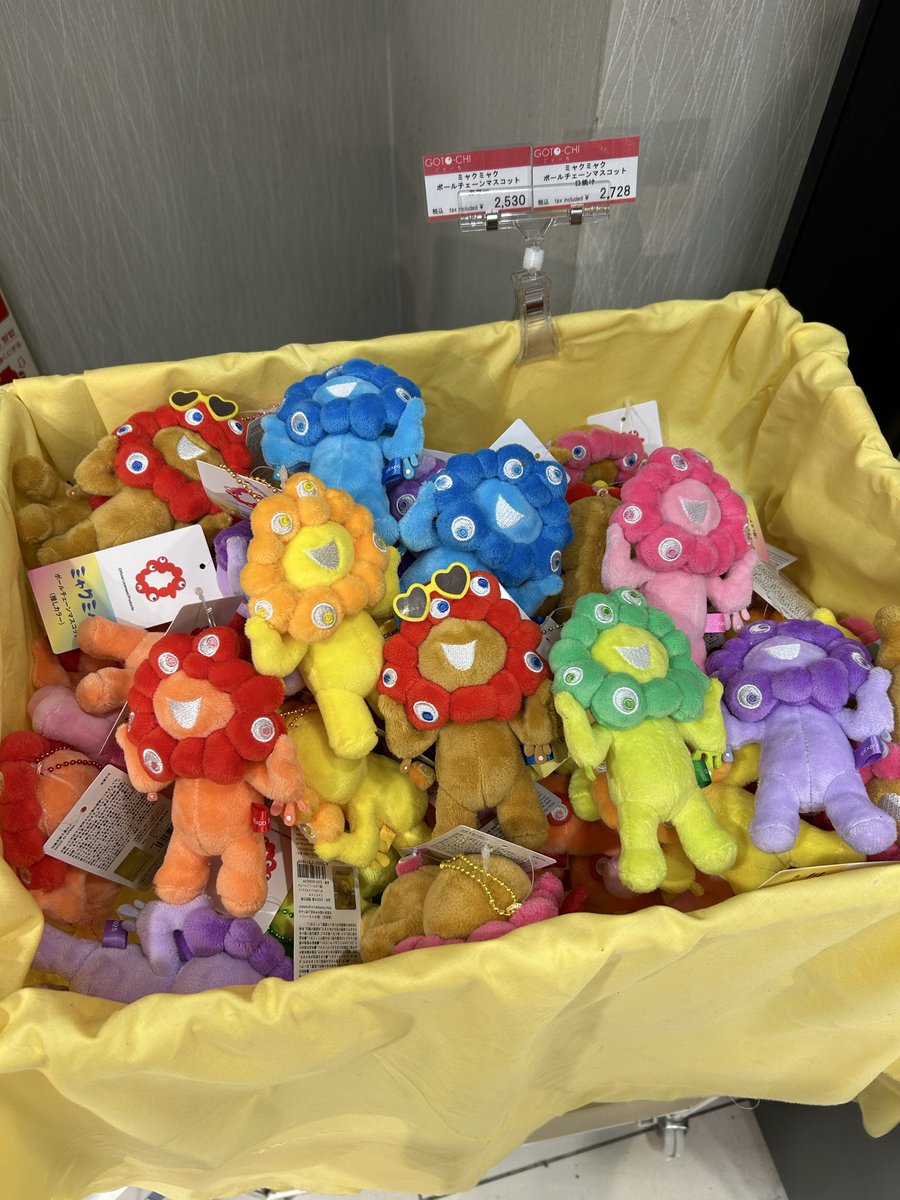 近鉄 大阪難波駅 今日はミャクミャク様推しカラー選び放題 日焼け