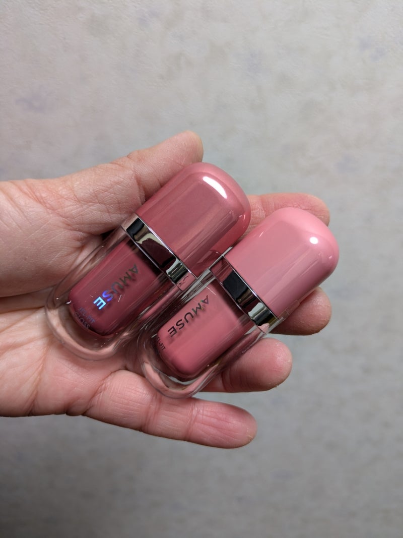 mikorinmiko1's tweet image. 唇に触れた瞬間、ぷるんとしたジェリーグロスが広がり、ふっくらボリューム感のある仕上がりに！
JEL-FIT GLOSS(ジェルフィットグロス)を
愛用しています♪
まるでリフティングしたような、新しい#リップティンググロス
左　【日本限定】すももパールグロス
右　05 ハニーモモグロス
お気に入りです♪