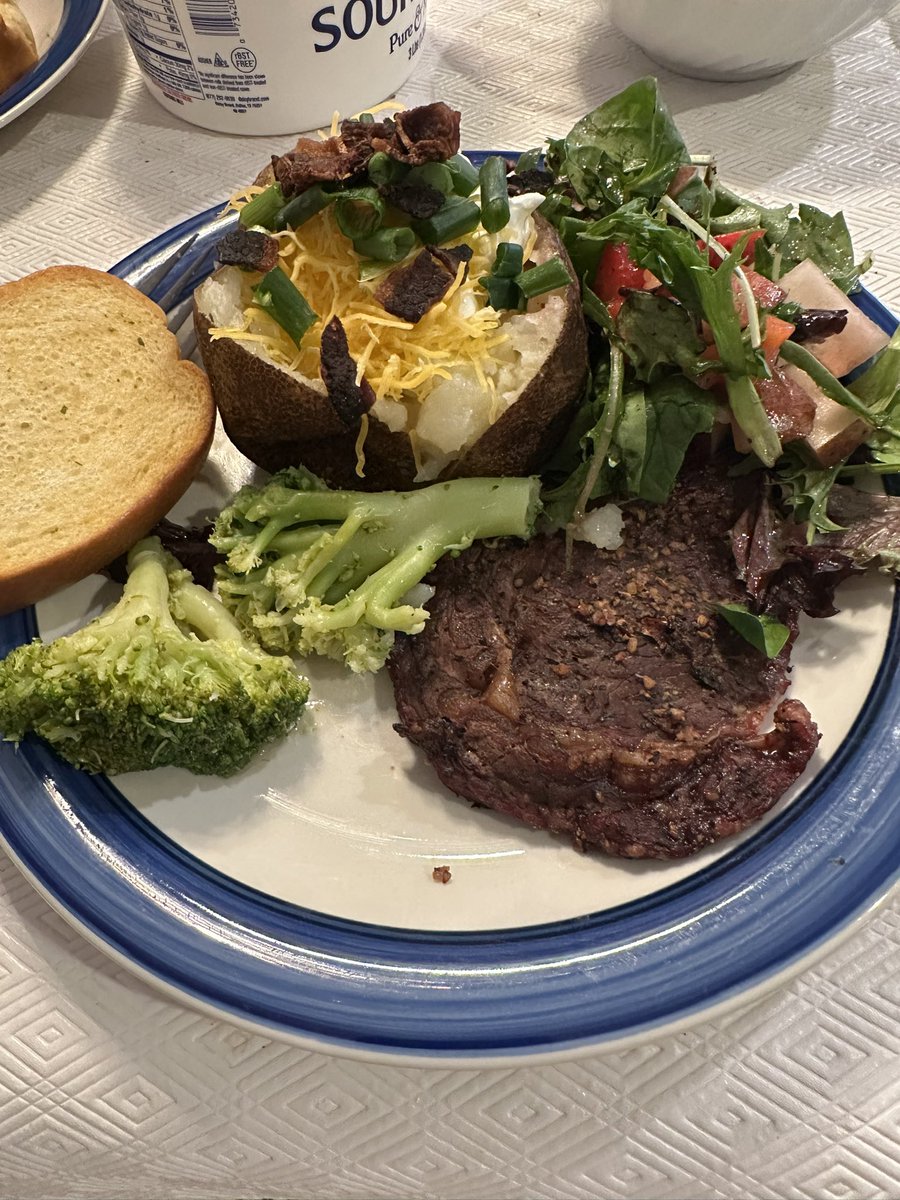 CashBrett's tweet photo. Home cooking.    Better than a steak house https://t.co/ze6arP0ZmI
