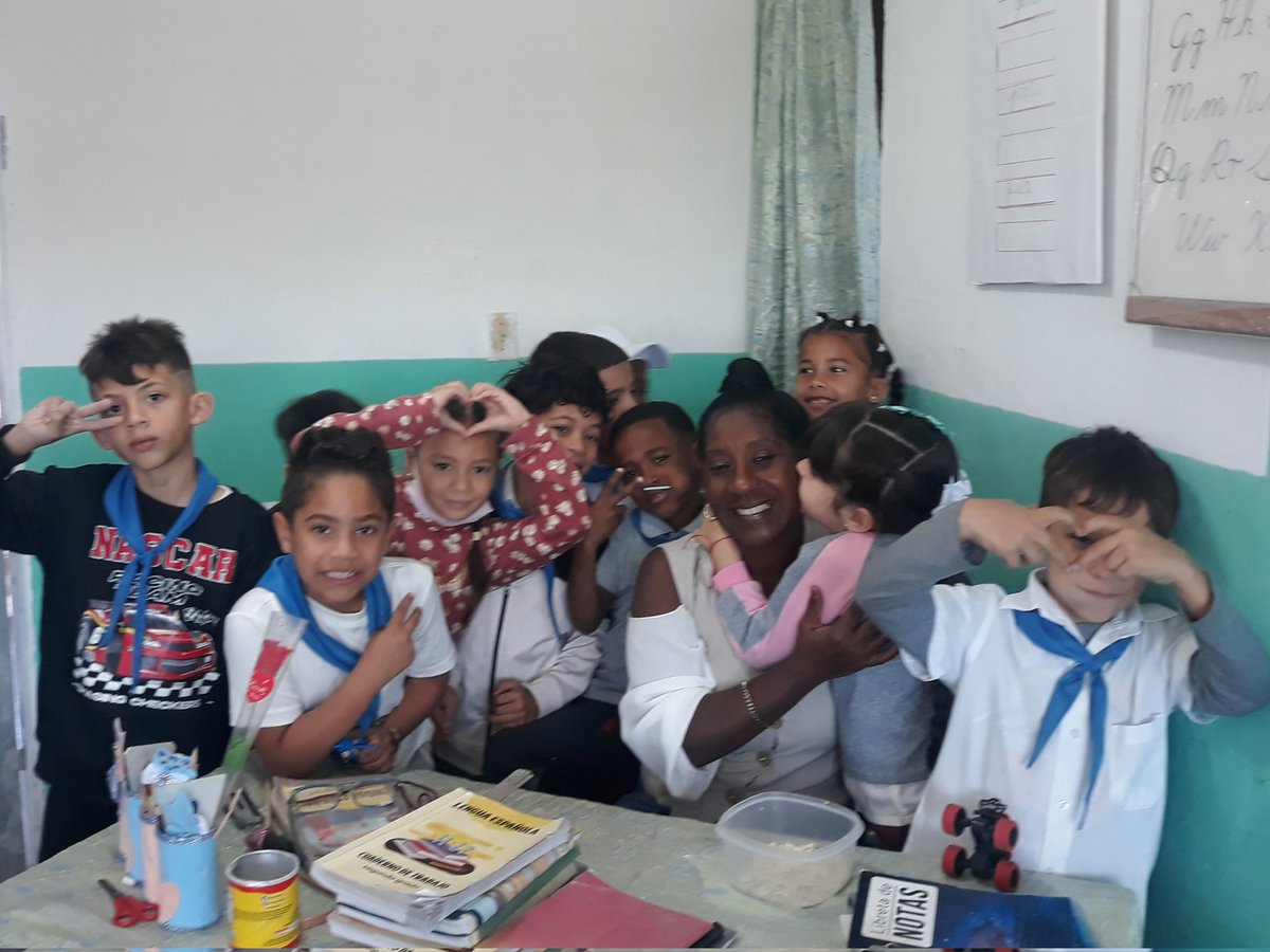 #EducacionGuanabacoa 
"El liderazgo no se trata de títulos, se trata de inspirar."
#CubaPorLaVida 
#ÑecoLaVanguardia