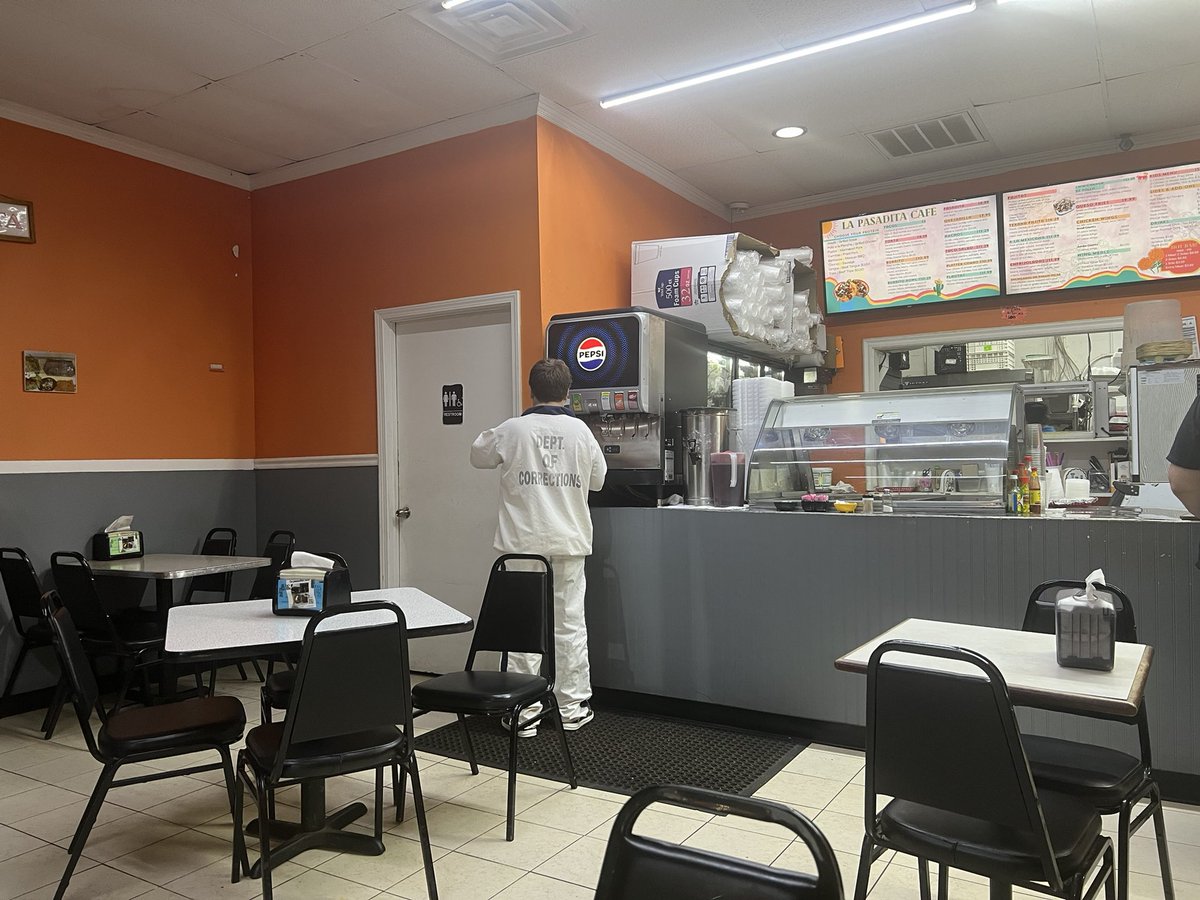 CrimePaysMe's tweet photo. @ATLUncensored dude got a 24 hour pass and went straight to the Taco/wing spot!
Forsyth,Ga https://t.co/BFP6M4HX0B