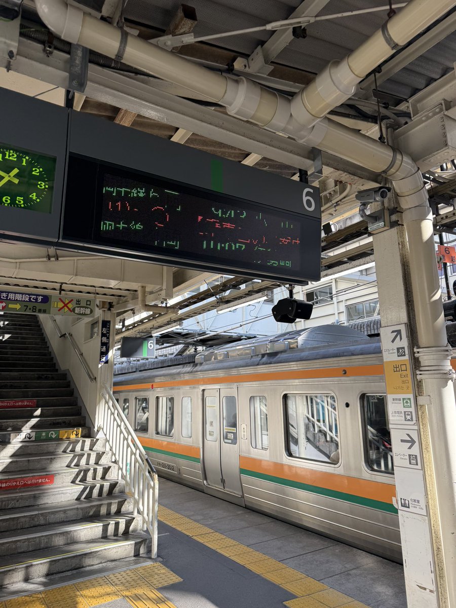 では
国鉄高崎駅から出発します！

どうでもいいけど
人間の目って凄いよね！
こんな断片的な表示がちゃんと読めるんだから

なお行き先は宿敵トチギー
グンマー民だとバレぬよう隠密行動しなければならない